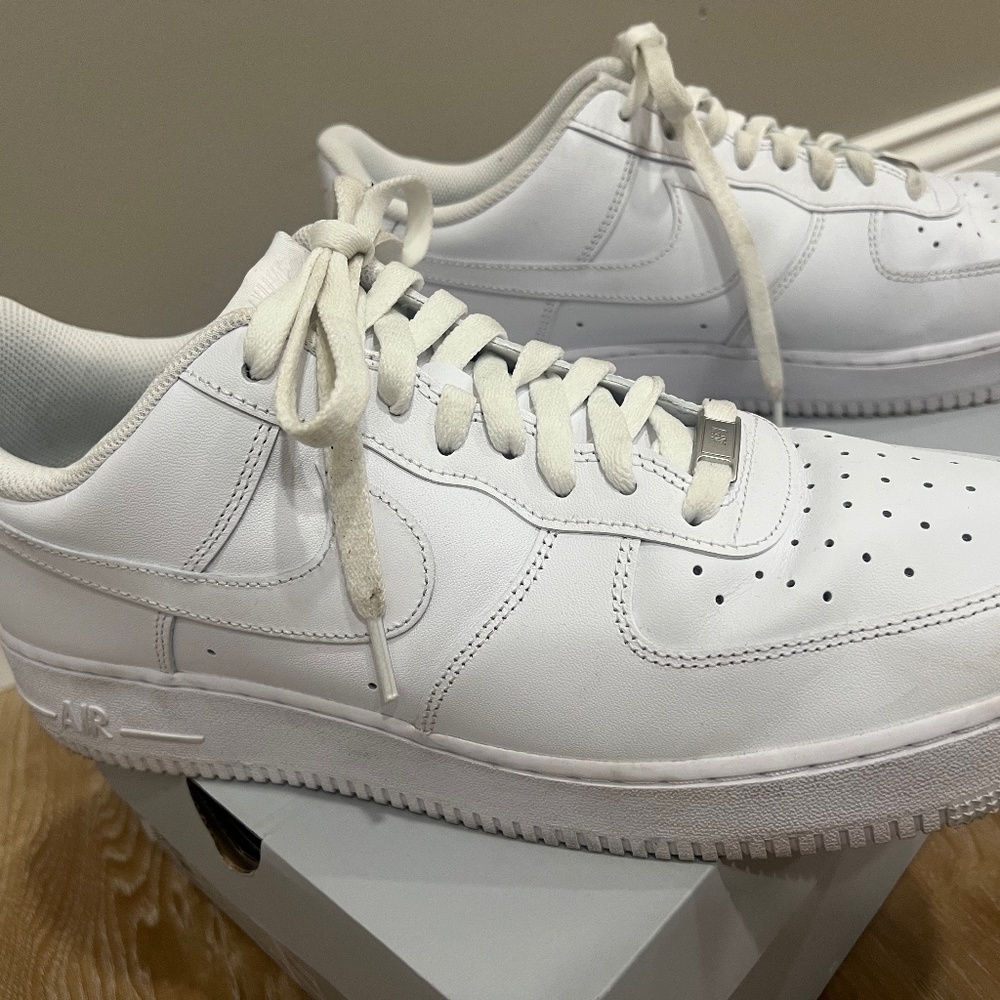 Mens Nike Air Force One 07’s